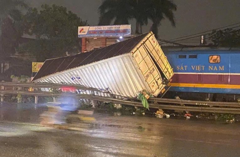 [VIDEO] Cam nguyên nhân vụ TNGT đường sắt đoạn Liên Ninh – Thanh Trì