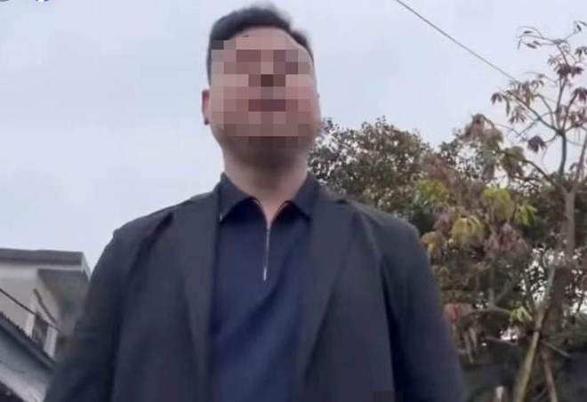 Người lái ô tô chắn đường không phải là phóng viên