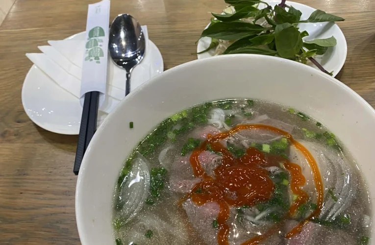 Ăn bát phở sân bay hết 346.000 đồng, khách Ninh Bình giật mình hỏi lại giá