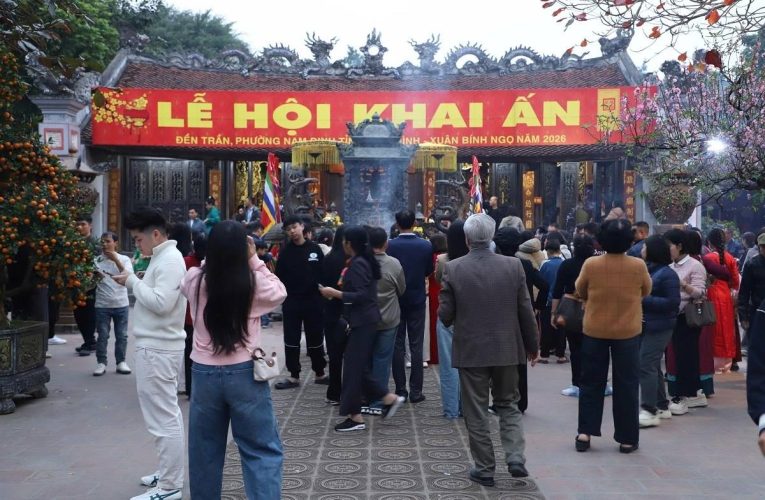 Điều chỉnh giờ phát ấn Đền Trần, bắt đầu từ 5h sáng ngày 15 tháng Giêng