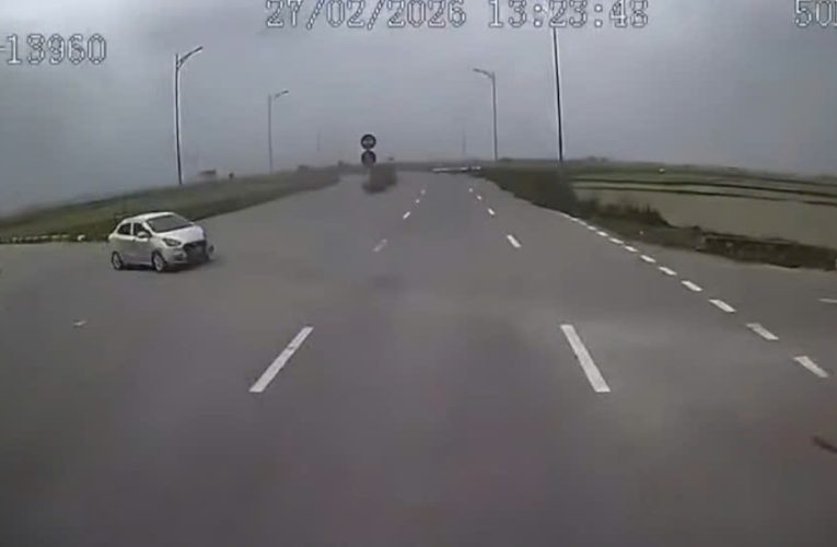 [VIDEO] Cam hành trình vụ việc hai vợ chồng thuê xe đi thăm con gái mới sinh thì gặp nạn